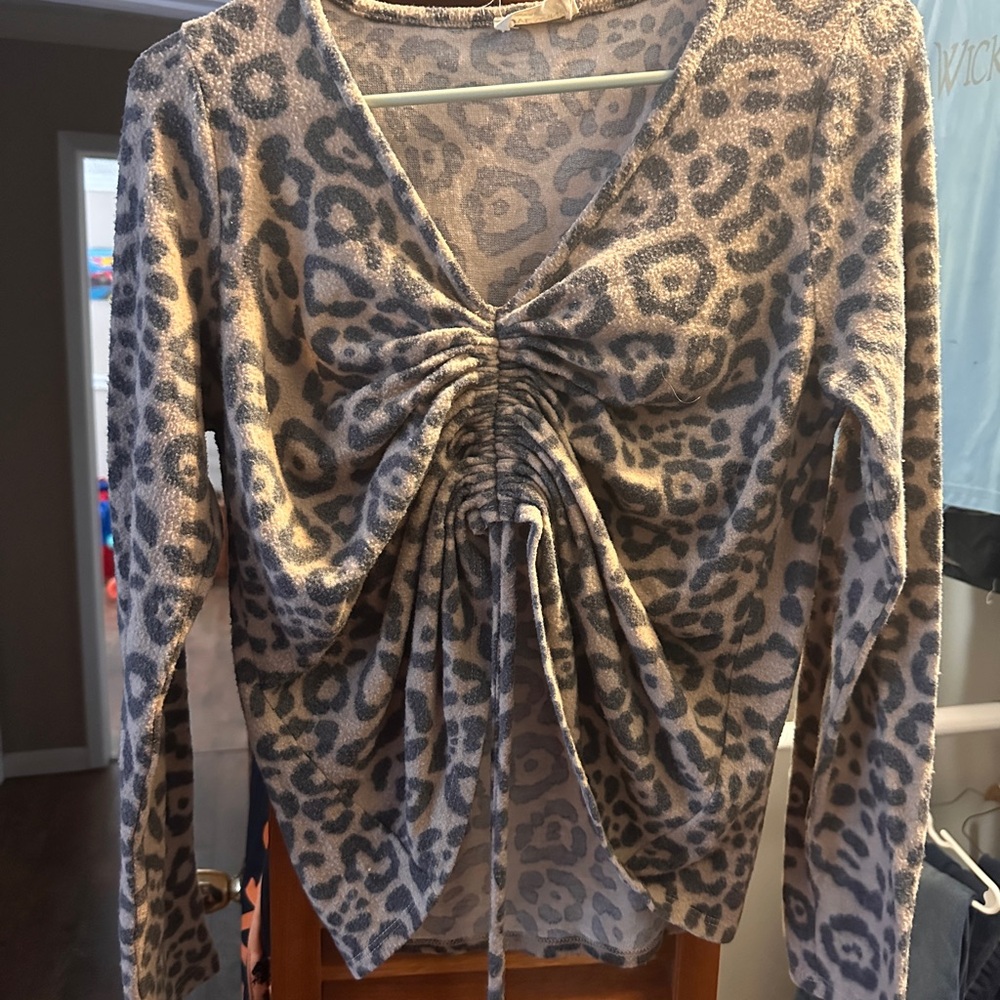 Chic Ruched V-Neck Leopard Blouse